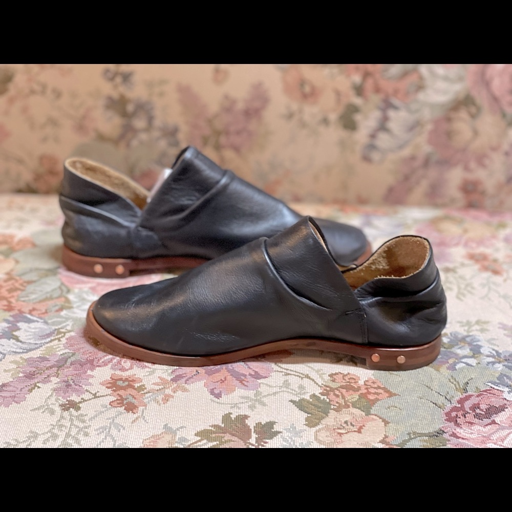 Beek Puffin Flats / Booties